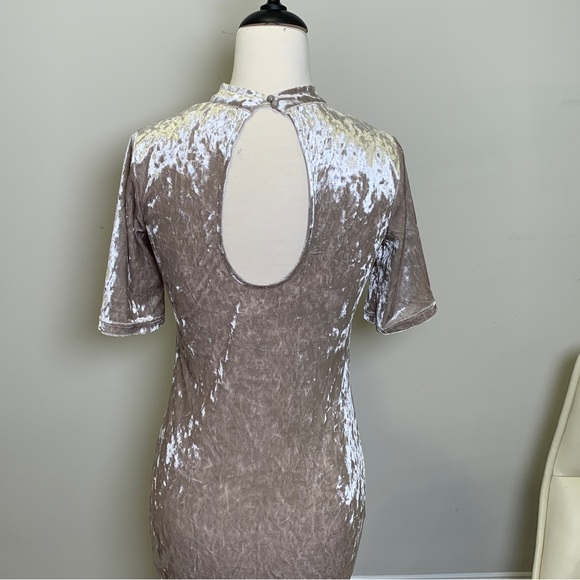 Love J Woman’s Beige Velvet Dress Size Medium - Picture 6 of 15